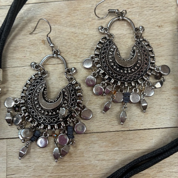 Matching Necklace & Earrings Set. Silver Tone w/ Black Beads - Picture 3 of 4